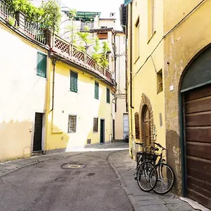 apartment-within-the-wall-of-lucca.it-tuscanyhotel.com/